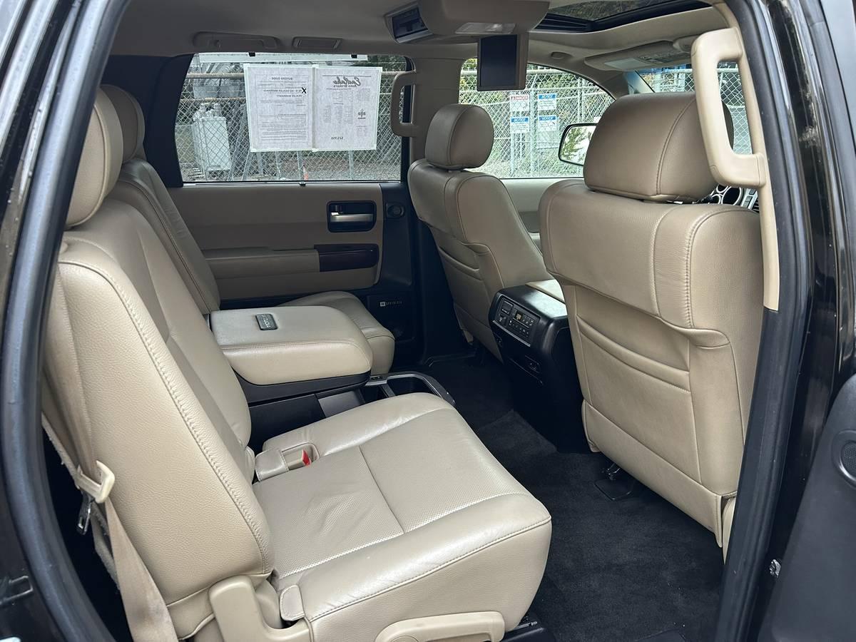 Toyota Sequoia Platinum 4WD FFV 2012