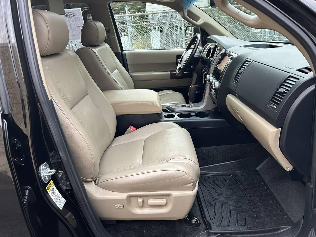 Toyota Sequoia Platinum 4WD FFV 2012