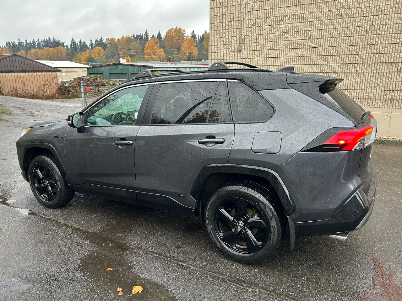 2021 Toyota RAV4 Hybrid XSE photo 3