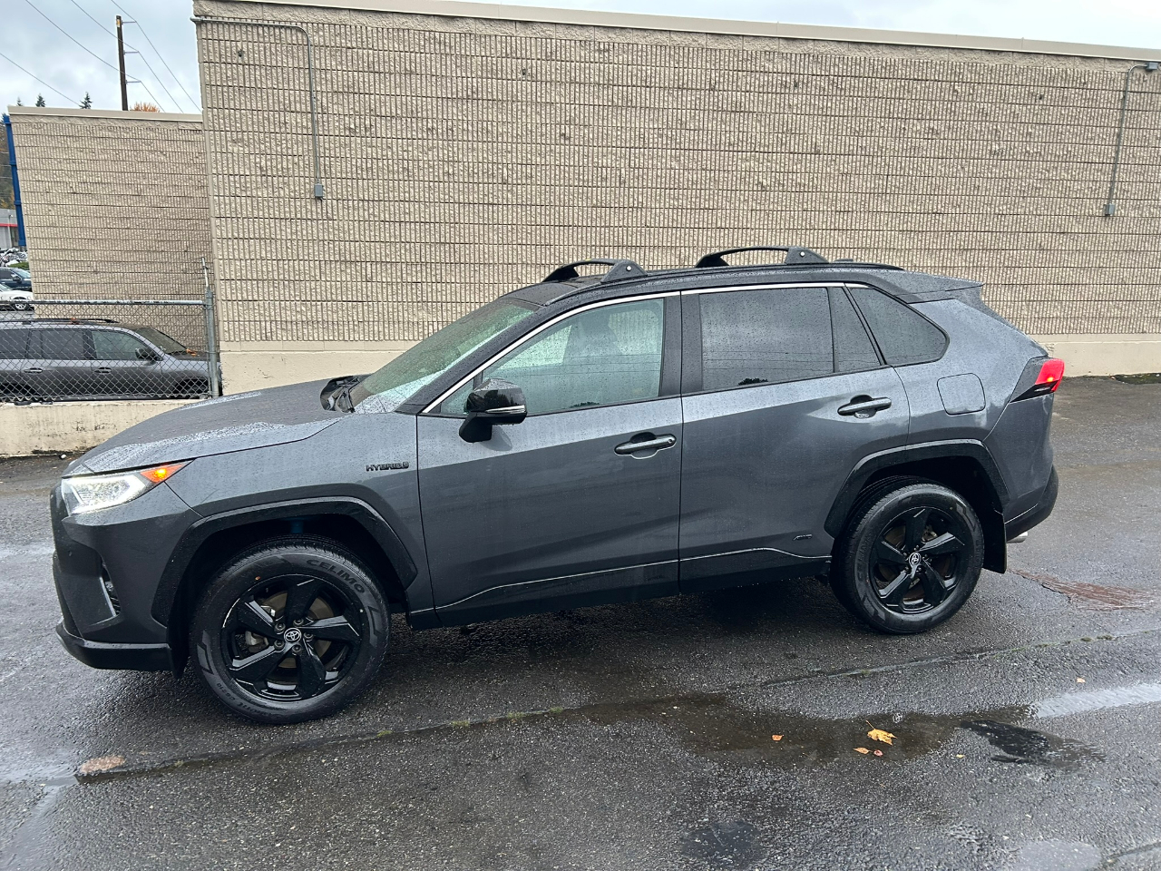 2021 Toyota RAV4 Hybrid XSE photo 4