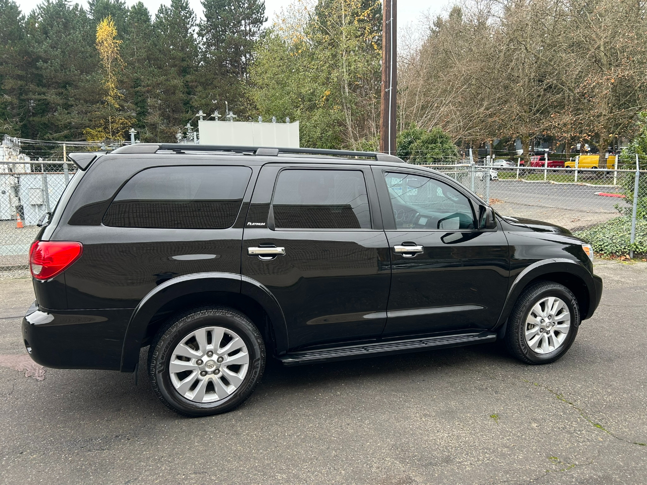 2016 Toyota Sequoia Platinum photo 2