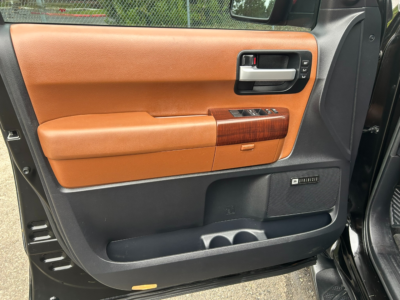 Toyota Sequoia Plantium 4WD FFV 2016