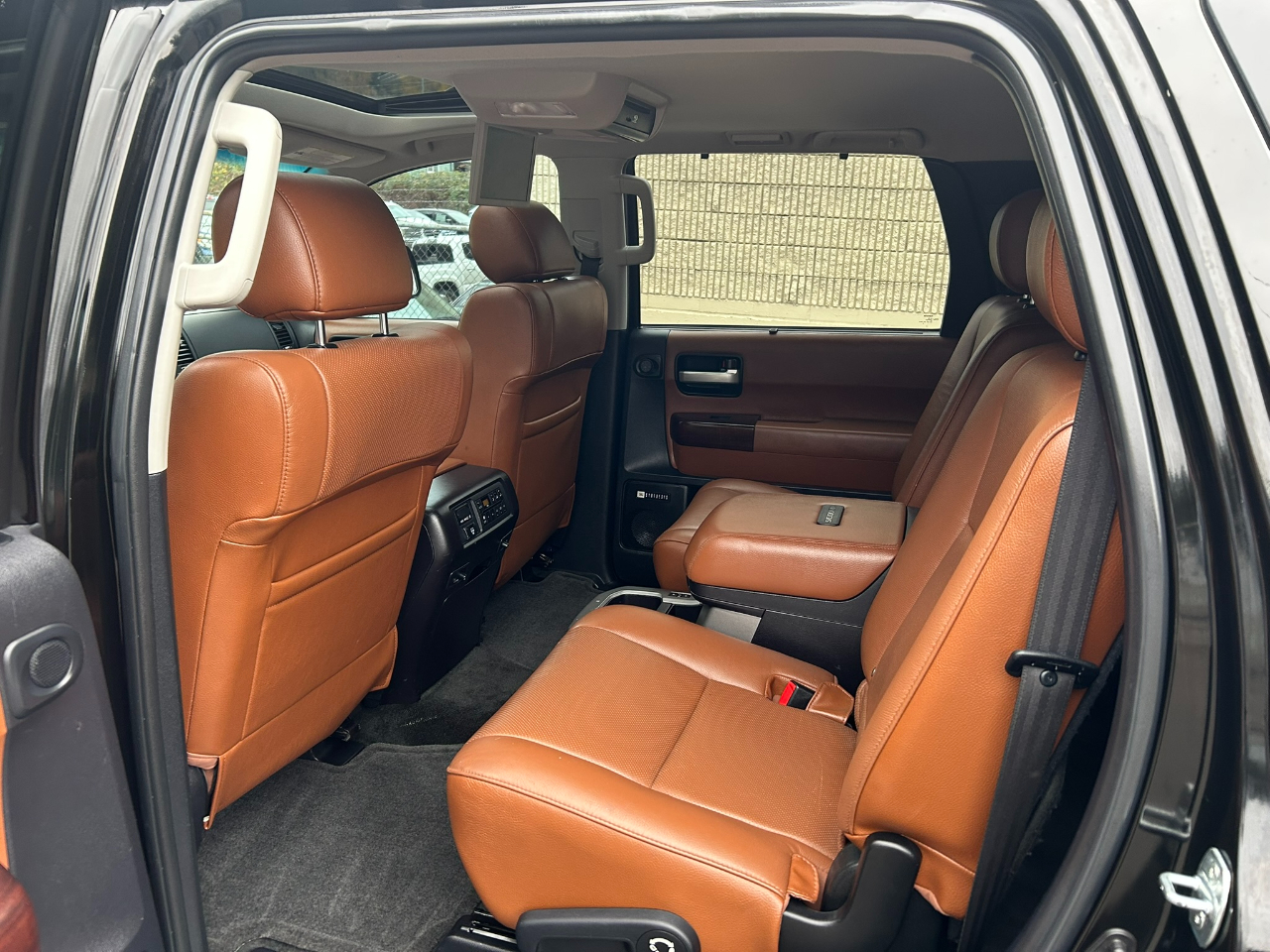 Toyota Sequoia Plantium 4WD FFV 2016