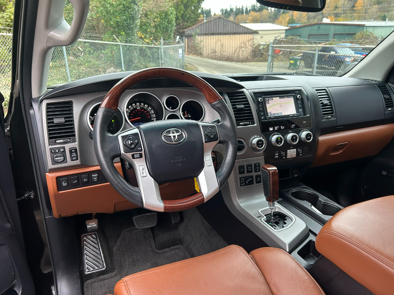 Toyota Sequoia Plantium 4WD FFV 2016