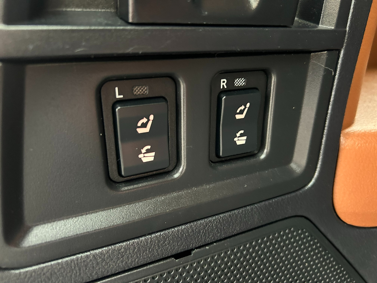 Toyota Sequoia Plantium 4WD FFV 2016