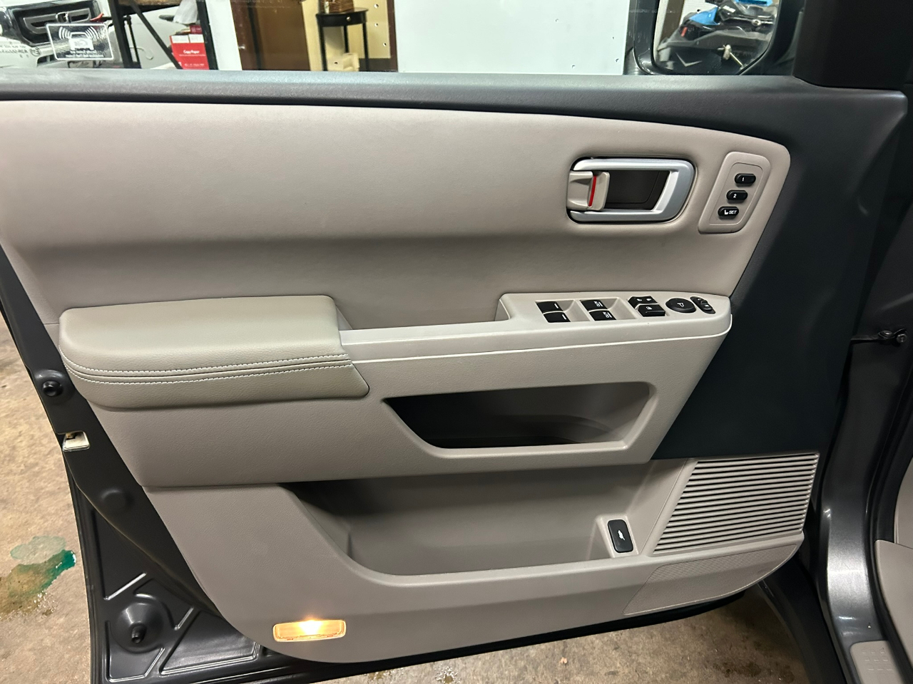 Honda Pilot Touring 4WD 5-Spd AT with DVD 2011