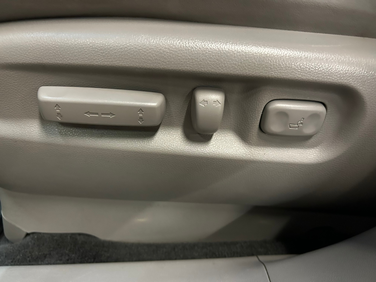 Honda Pilot Touring 4WD 5-Spd AT with DVD 2011