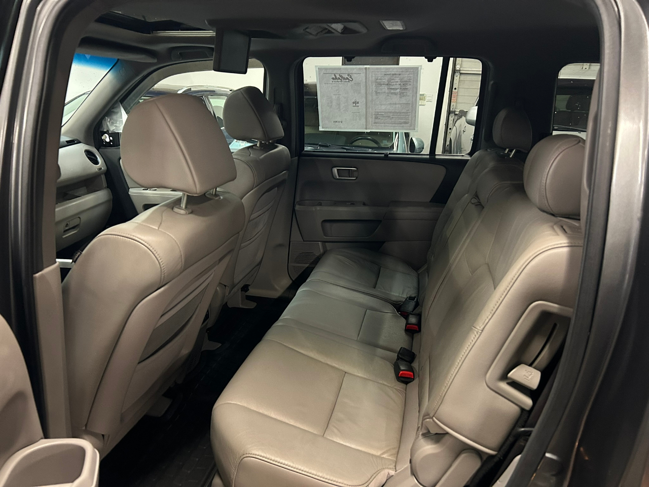 Honda Pilot Touring 4WD 5-Spd AT with DVD 2011