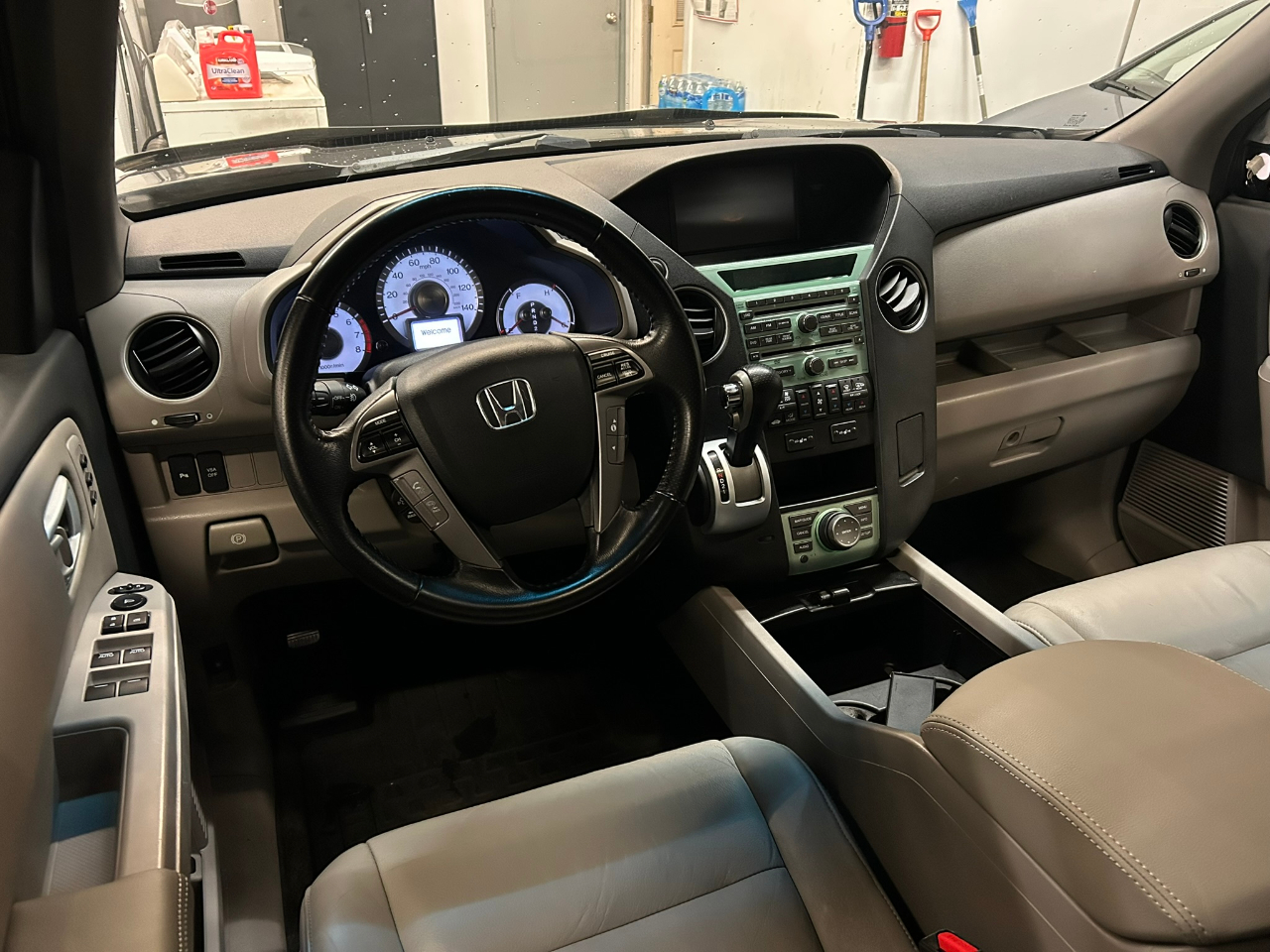 Honda Pilot Touring 4WD 5-Spd AT with DVD 2011