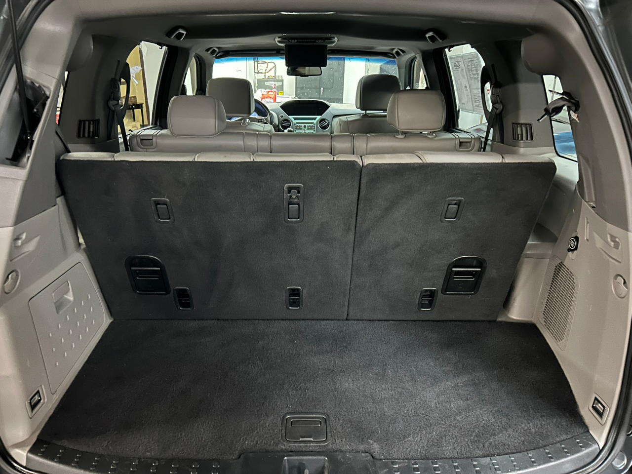 Honda Pilot Touring 4WD 5-Spd AT with DVD 2011