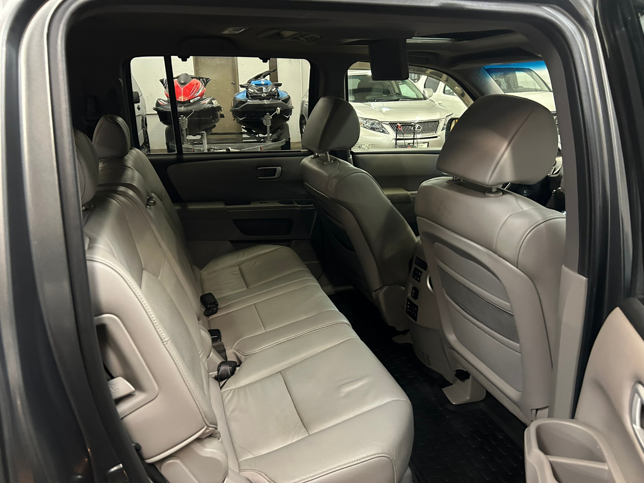 Honda Pilot Touring 4WD 5-Spd AT with DVD 2011