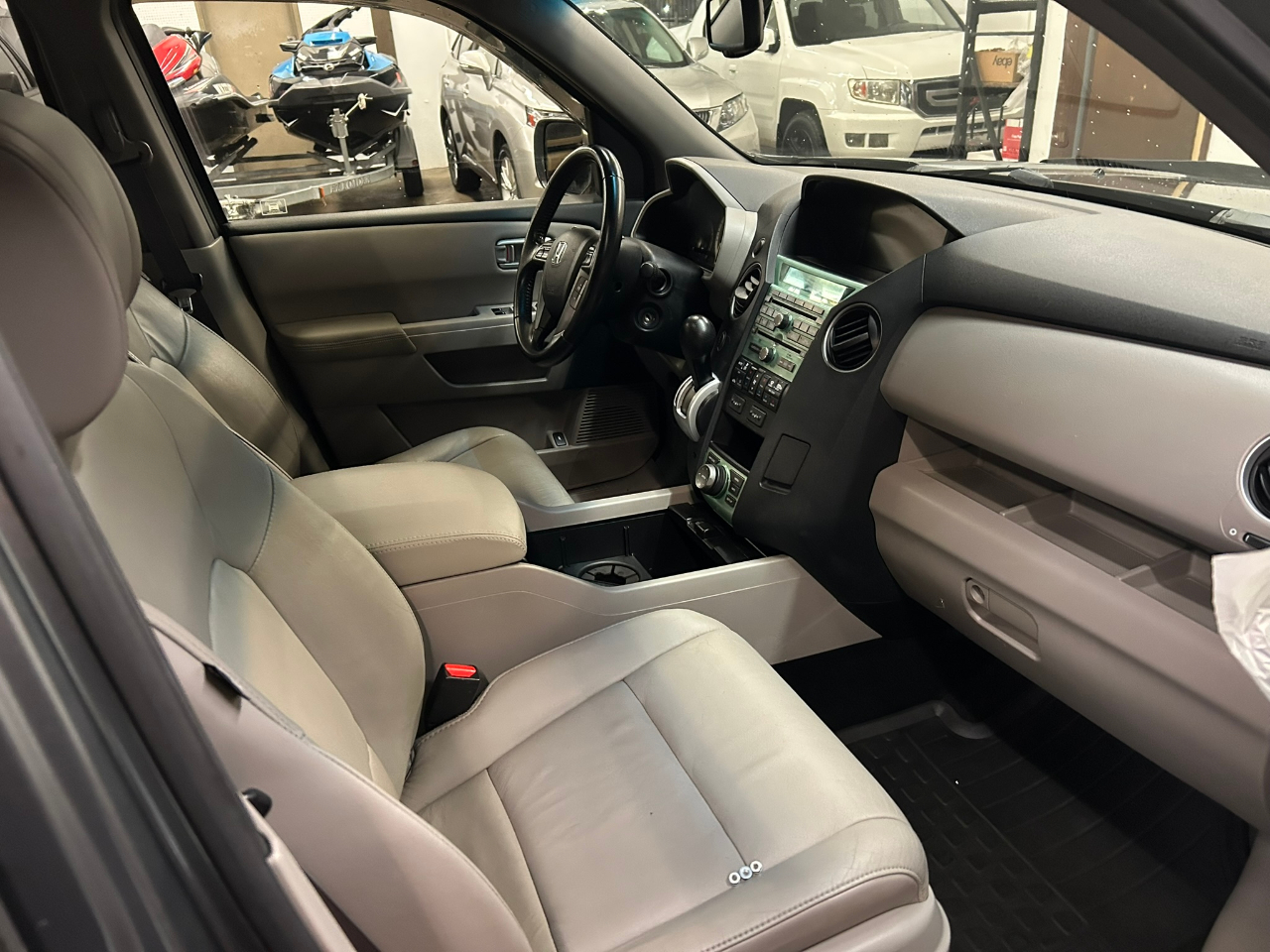 Honda Pilot Touring 4WD 5-Spd AT with DVD 2011