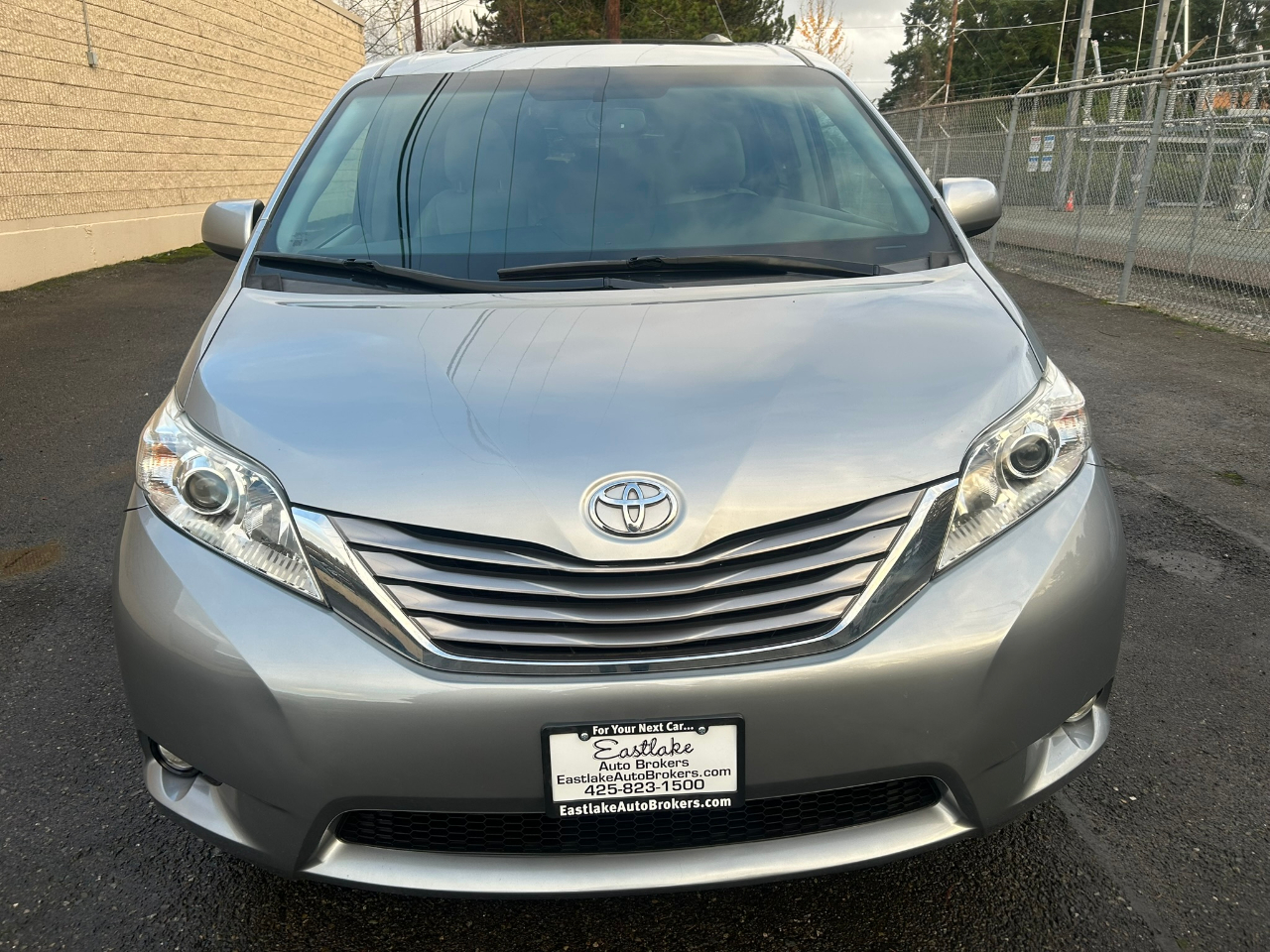 Toyota Sienna XLE 7-Passenger AWD 2017