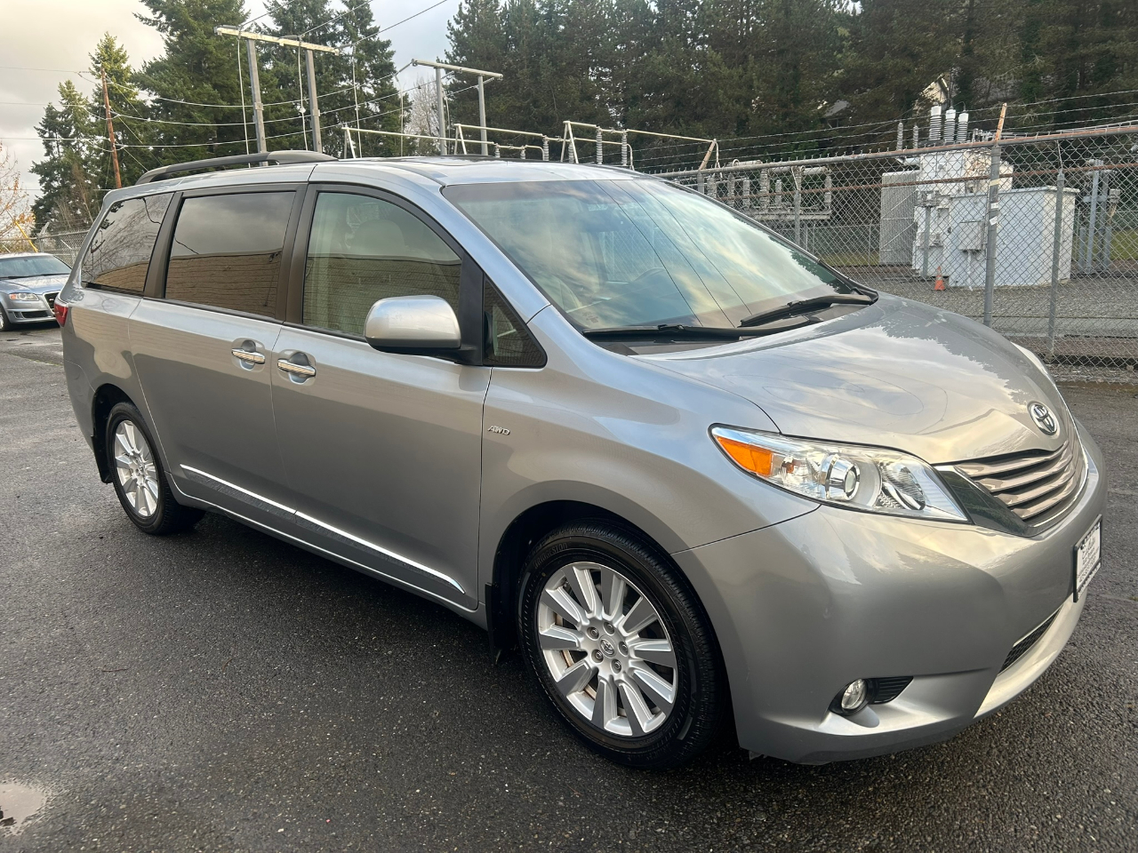 Toyota Sienna XLE 7-Passenger AWD 2017