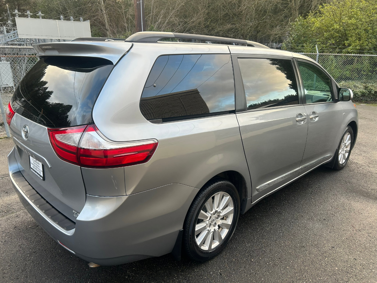 Toyota Sienna XLE 7-Passenger AWD 2017