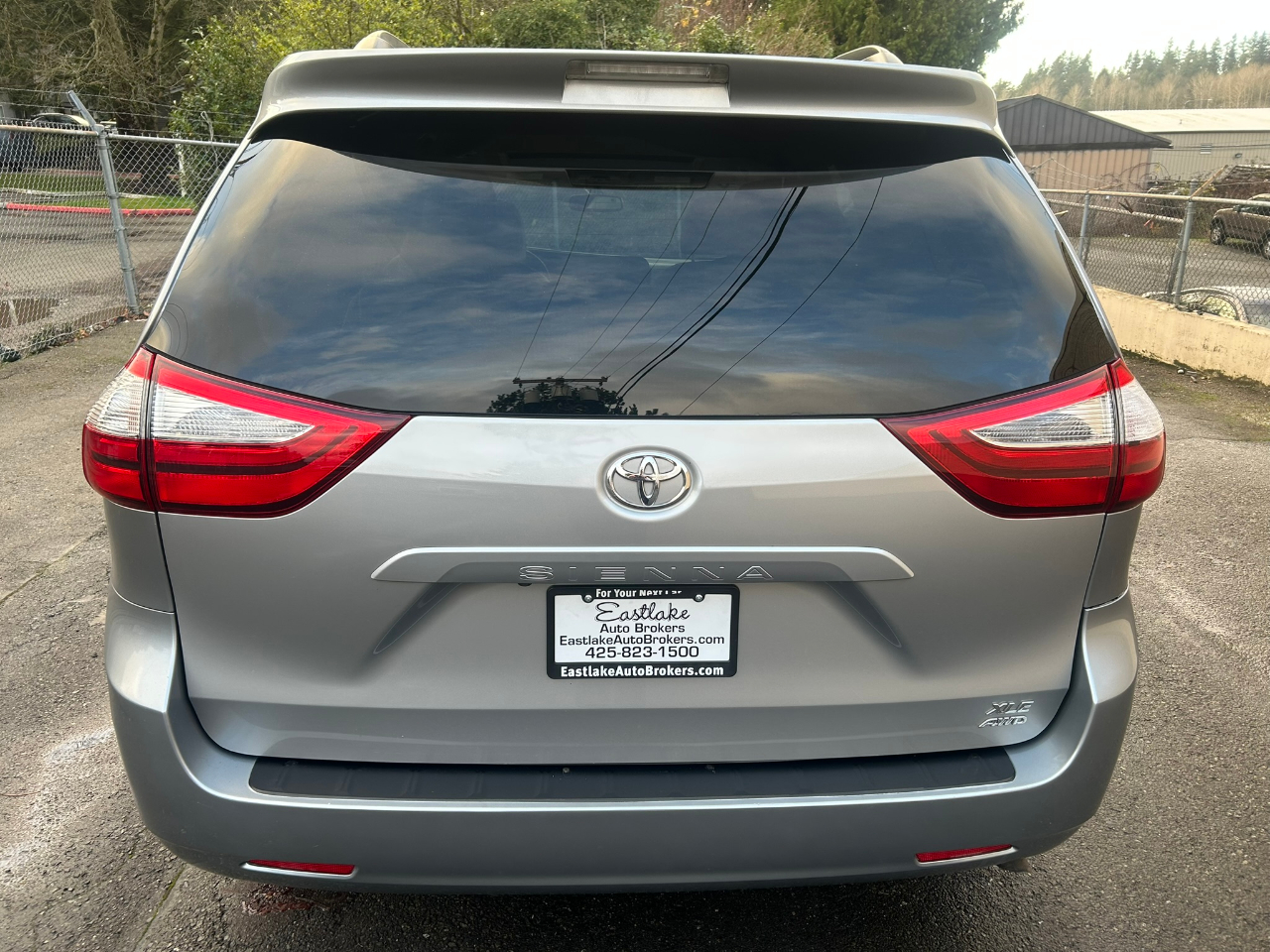 Toyota Sienna XLE 7-Passenger AWD 2017