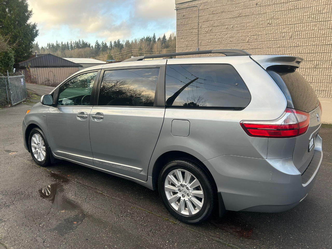 Toyota Sienna XLE 7-Passenger AWD 2017