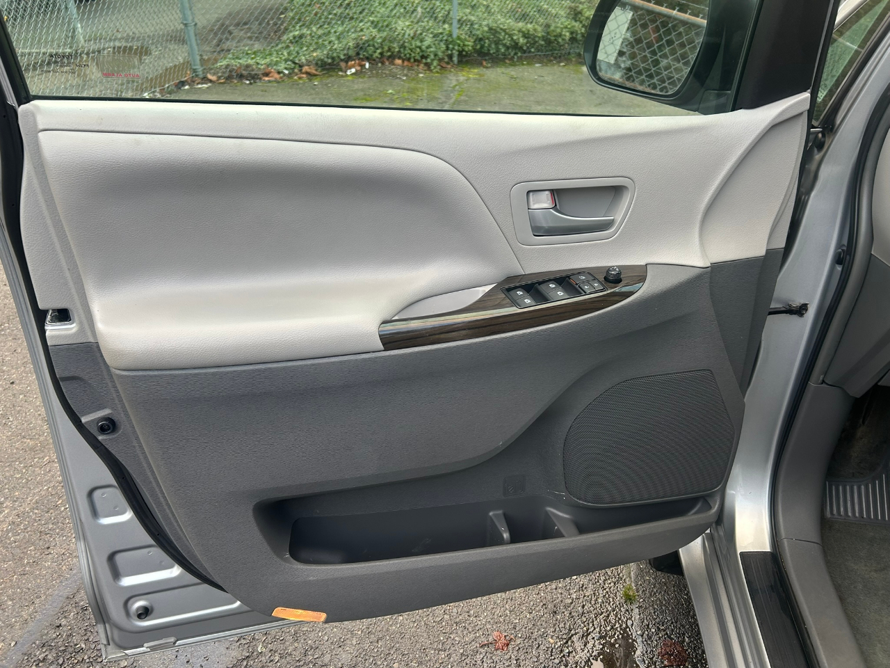 Toyota Sienna XLE 7-Passenger AWD 2017