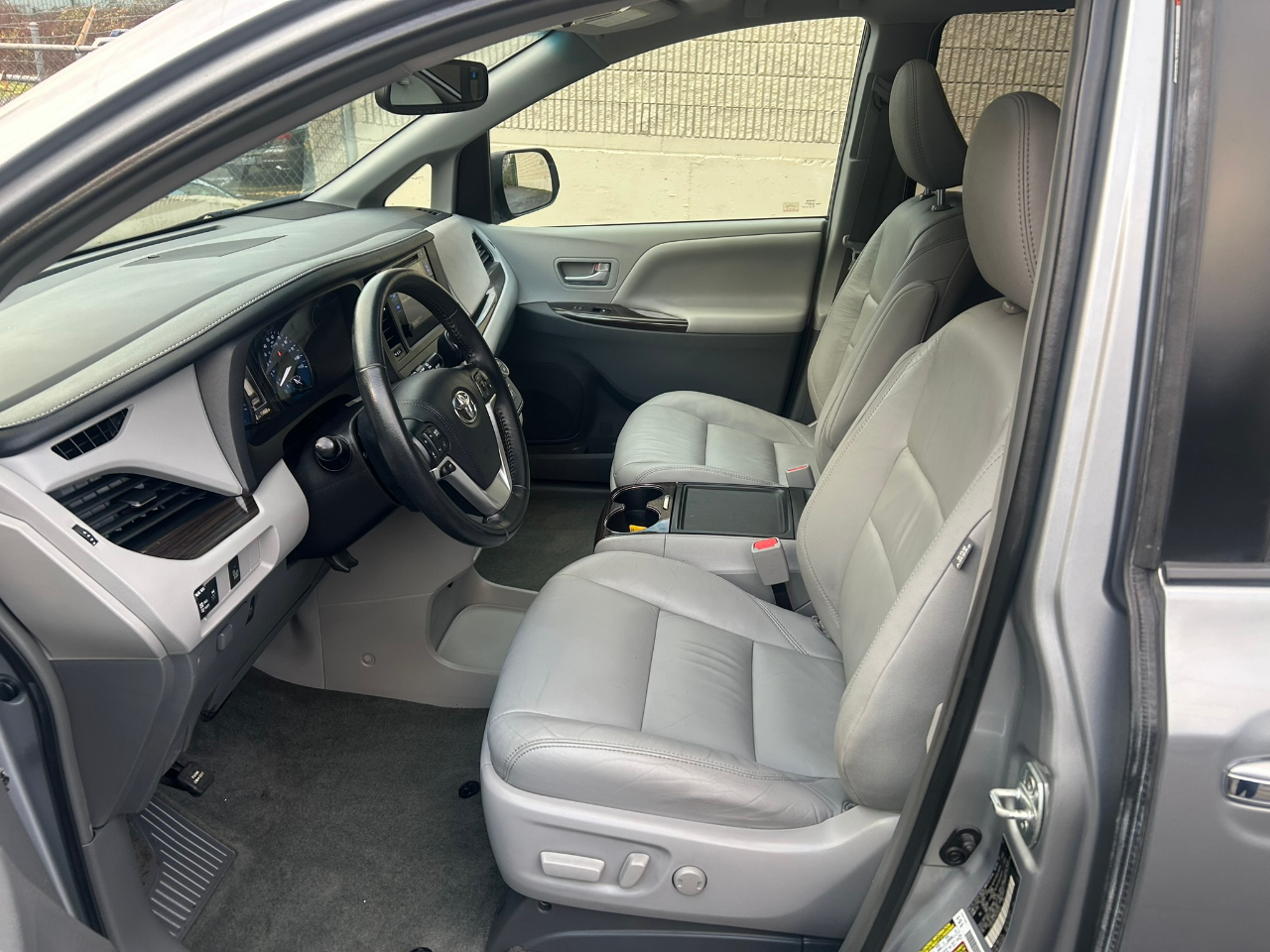 Toyota Sienna XLE 7-Passenger AWD 2017