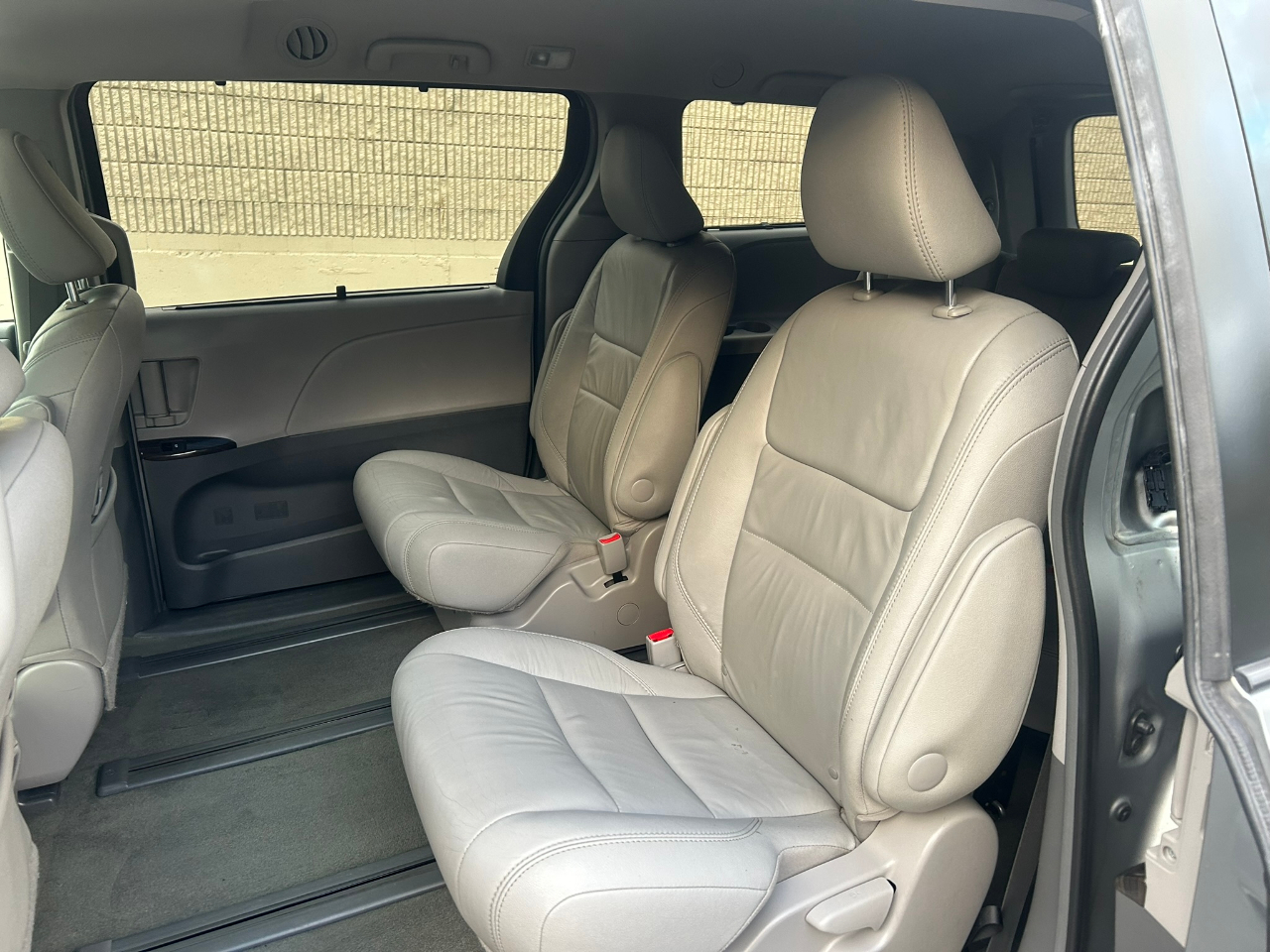 Toyota Sienna XLE 7-Passenger AWD 2017