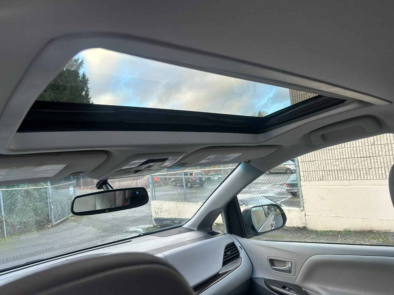 Toyota Sienna XLE 7-Passenger AWD 2017