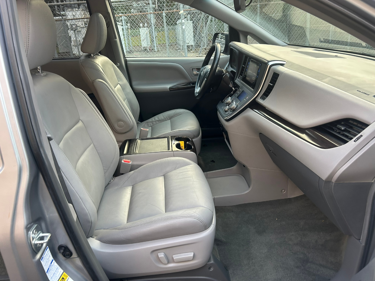 Toyota Sienna XLE 7-Passenger AWD 2017