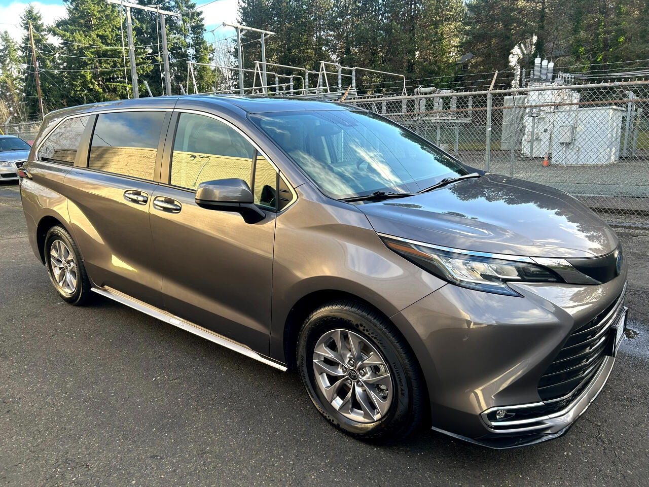 Toyota Sienna XLE 7-Passenger AWD 2022
