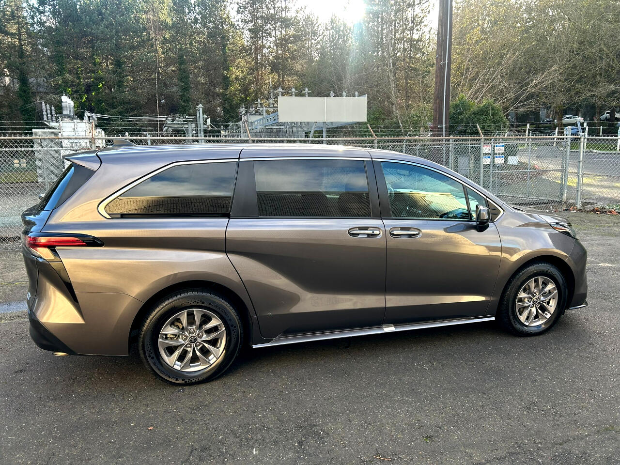Toyota Sienna XLE 7-Passenger AWD 2022