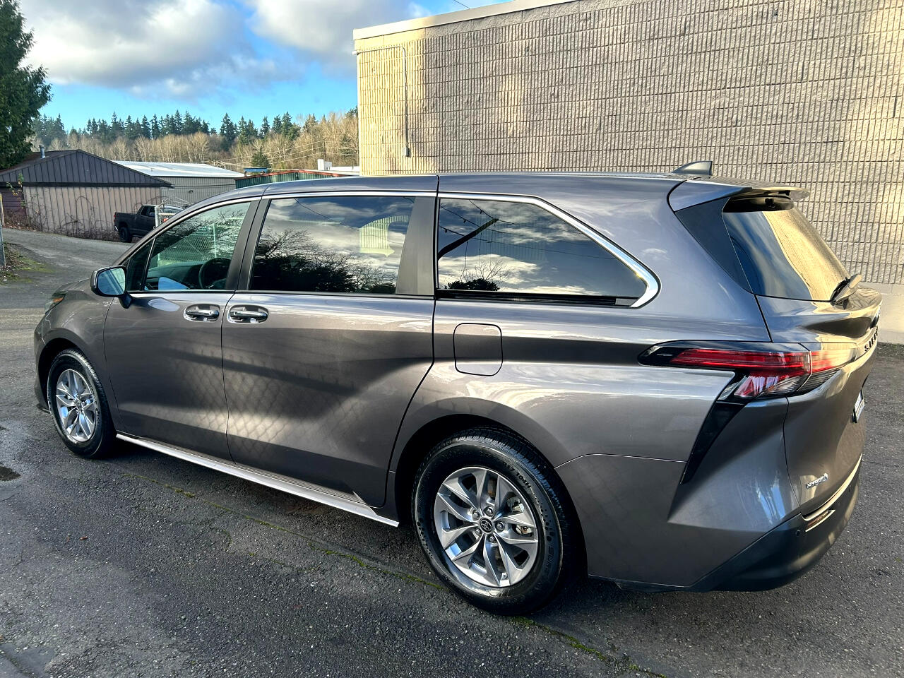 Toyota Sienna XLE 7-Passenger AWD 2022