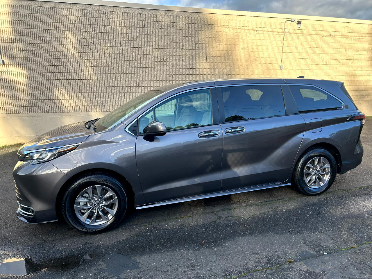 Toyota Sienna XLE 7-Passenger AWD 2022