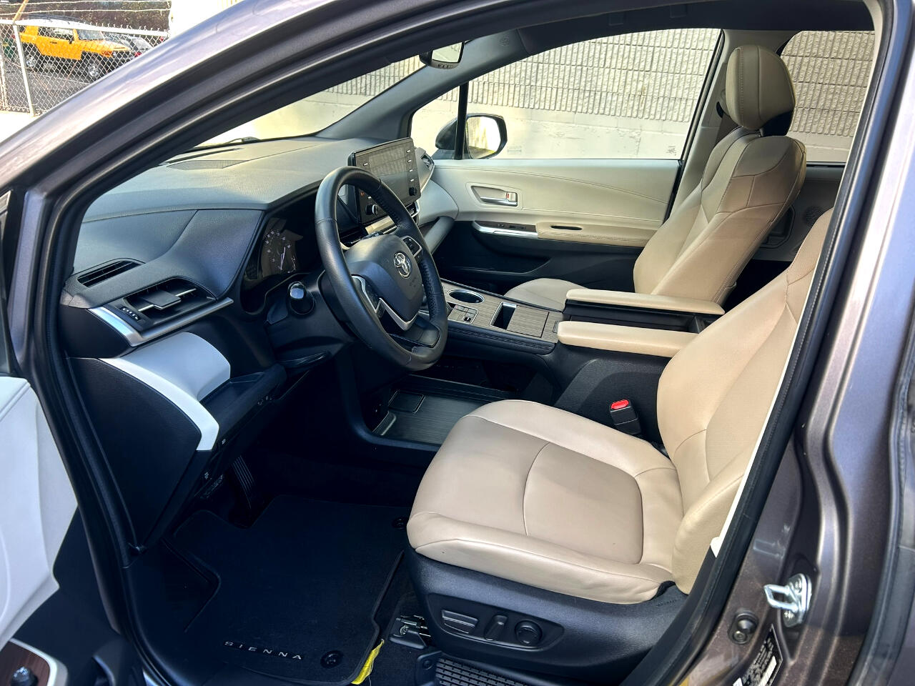 Toyota Sienna XLE 7-Passenger AWD 2022