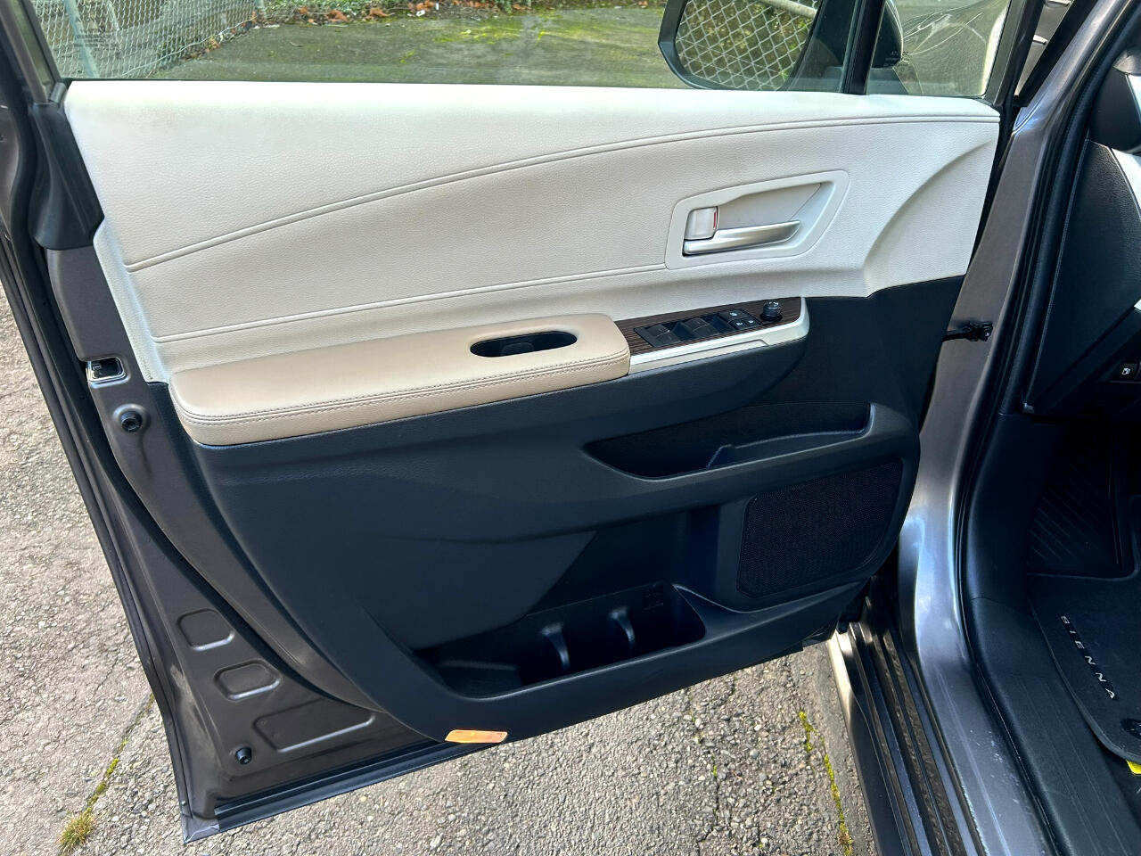 Toyota Sienna XLE 7-Passenger AWD 2022