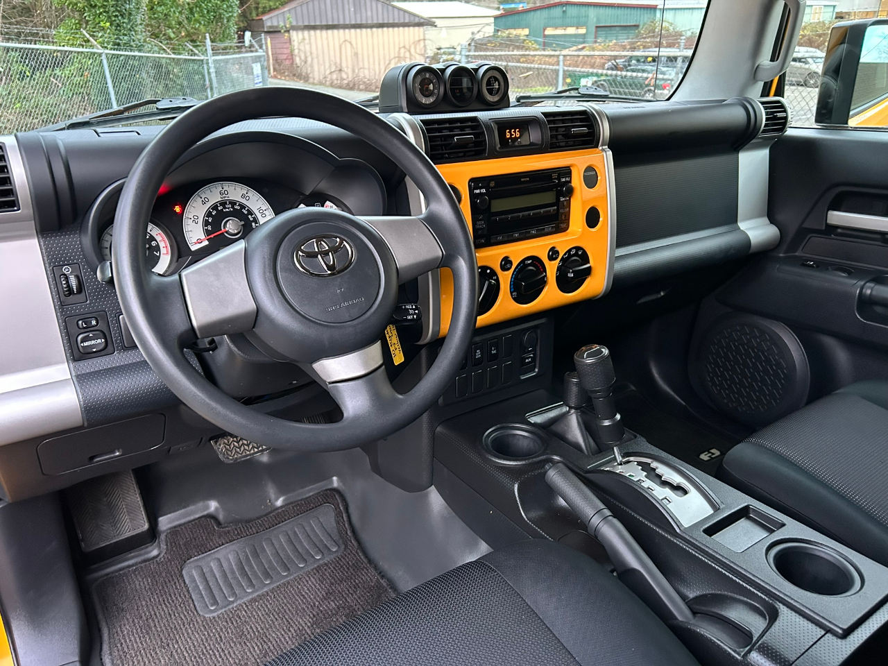 Toyota FJ Cruiser 4WD AT 2010