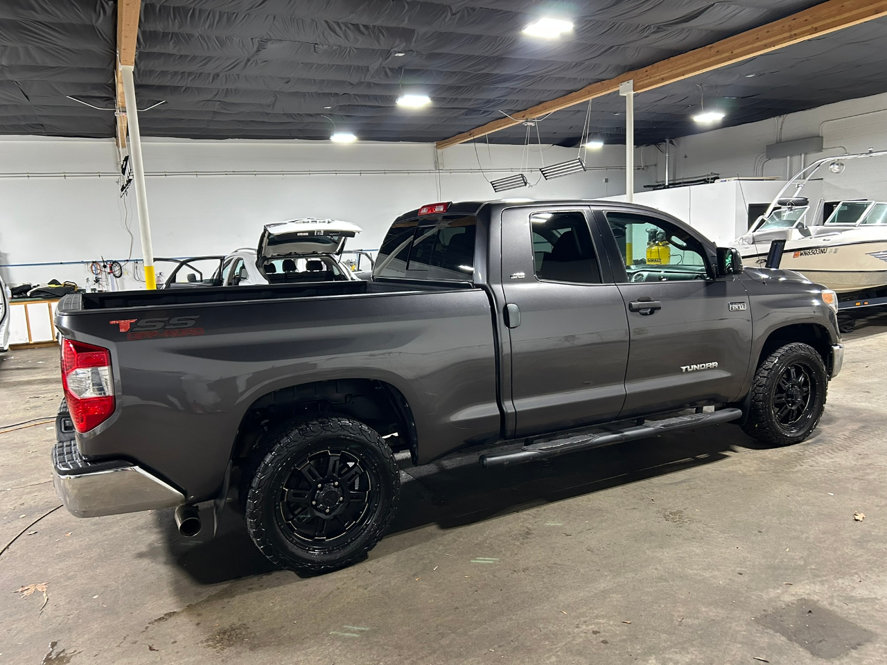 Toyota Tundra SR5 5.7L V8 FFV Double Cab 4WD 2016
