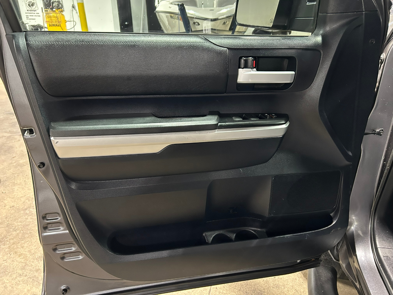 Toyota Tundra SR5 5.7L V8 FFV Double Cab 4WD 2016