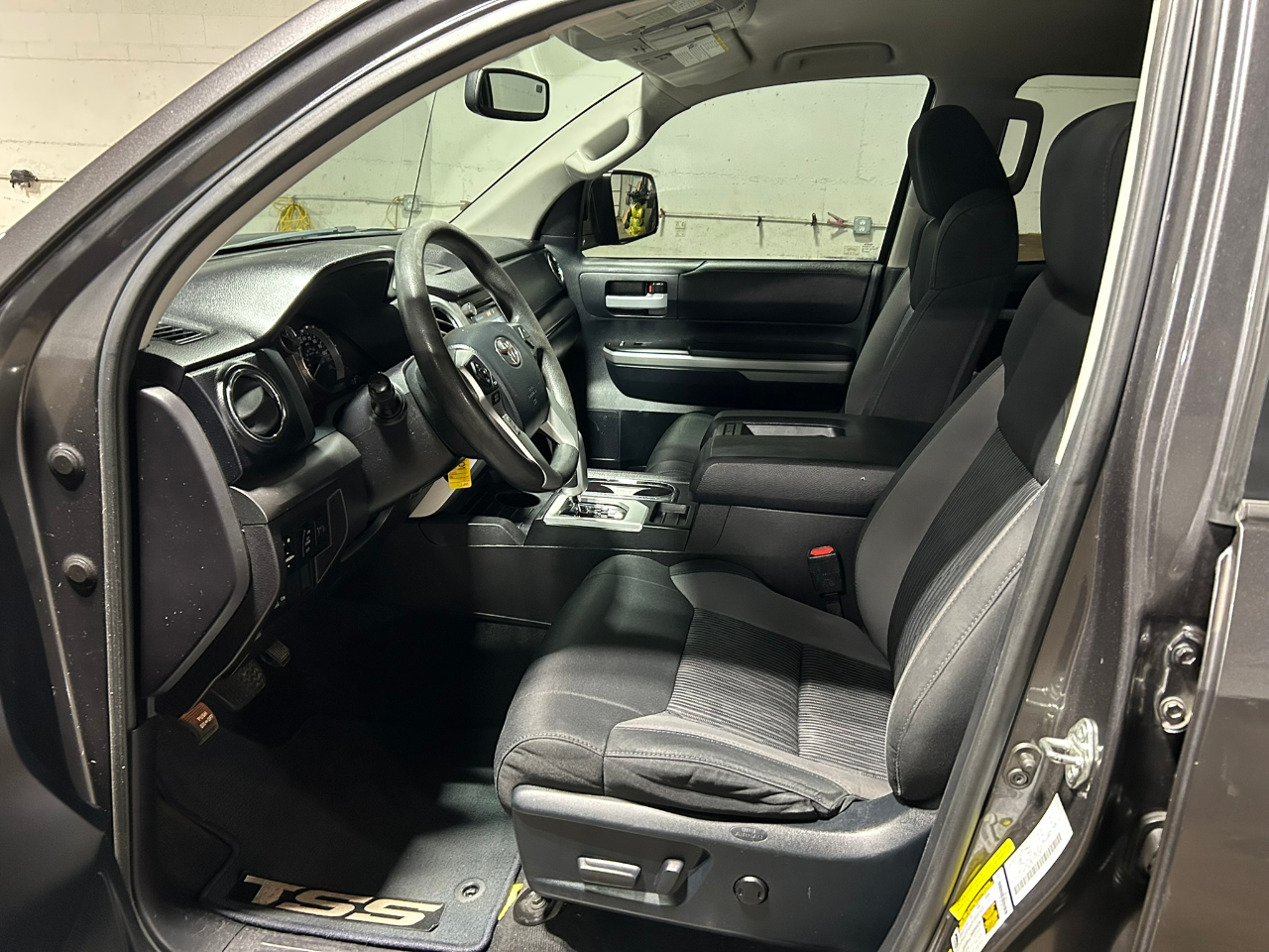 Toyota Tundra SR5 5.7L V8 FFV Double Cab 4WD 2016