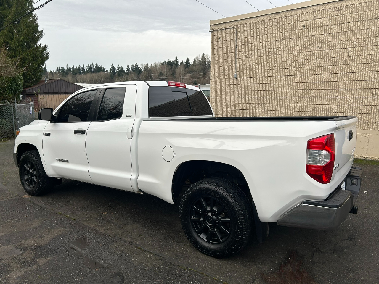 Toyota Tundra SR5 5.7L V8 Double Cab 4WD 2018