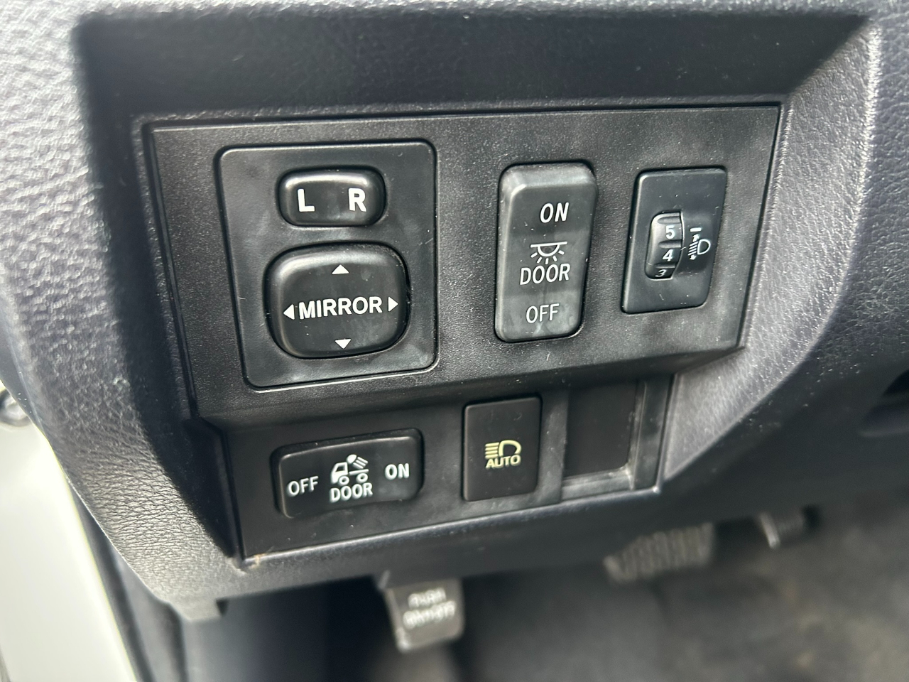 Toyota Tundra SR5 5.7L V8 Double Cab 4WD 2018