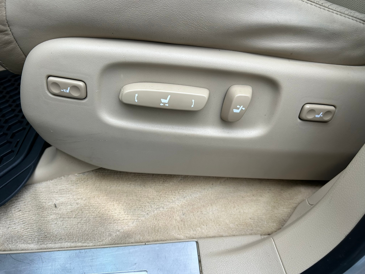 Lexus LX 570 Sport Utility 2010