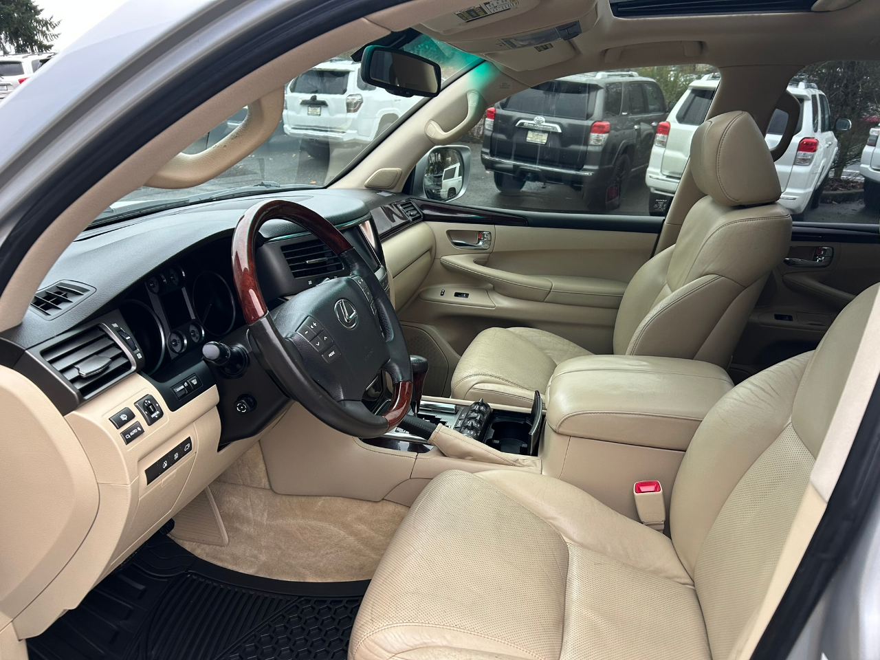Lexus LX 570 Sport Utility 2010