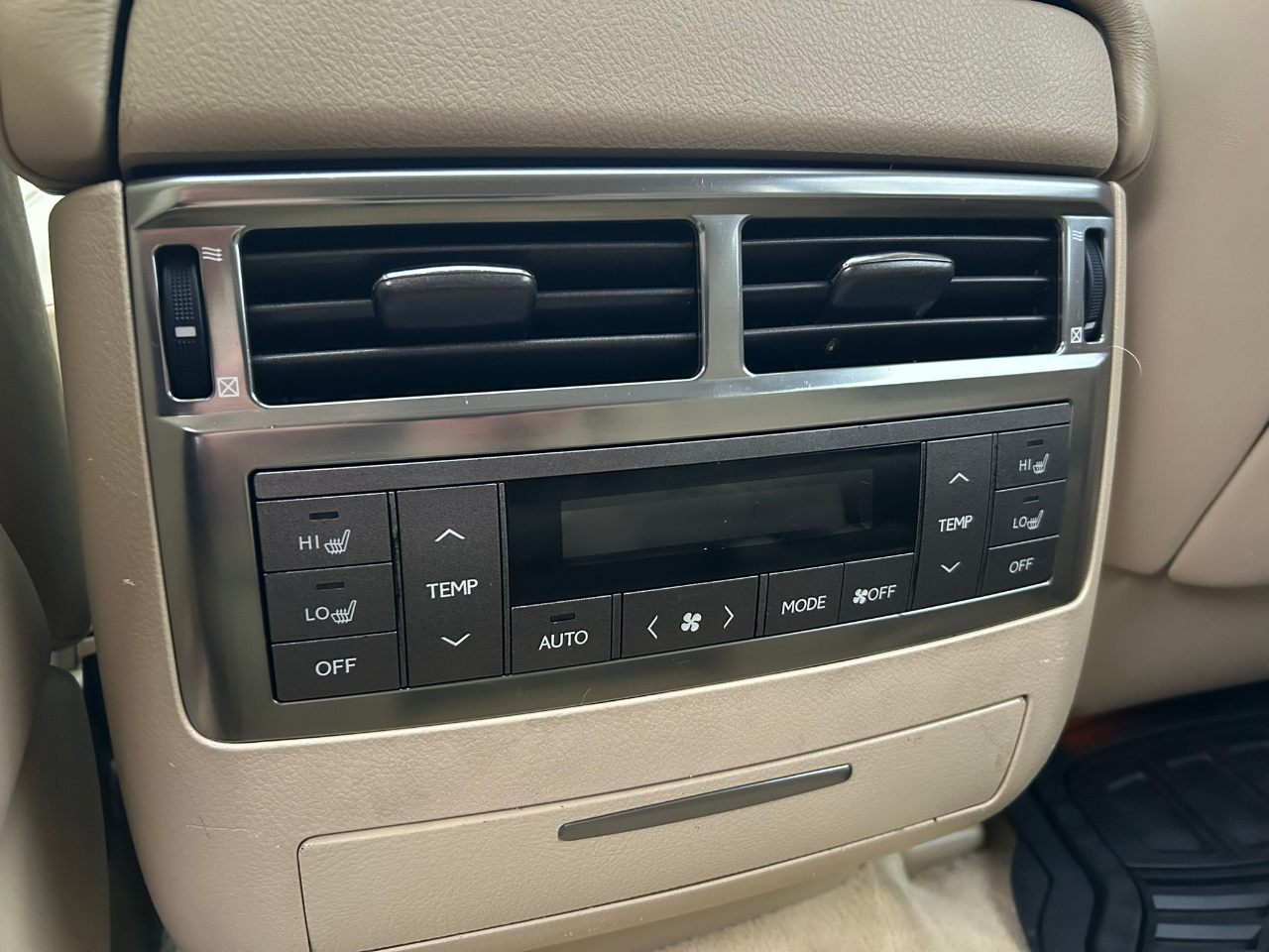 Lexus LX 570 Sport Utility 2010