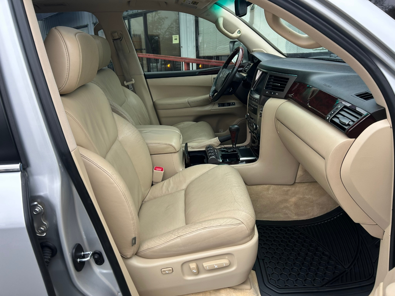 Lexus LX 570 Sport Utility 2010