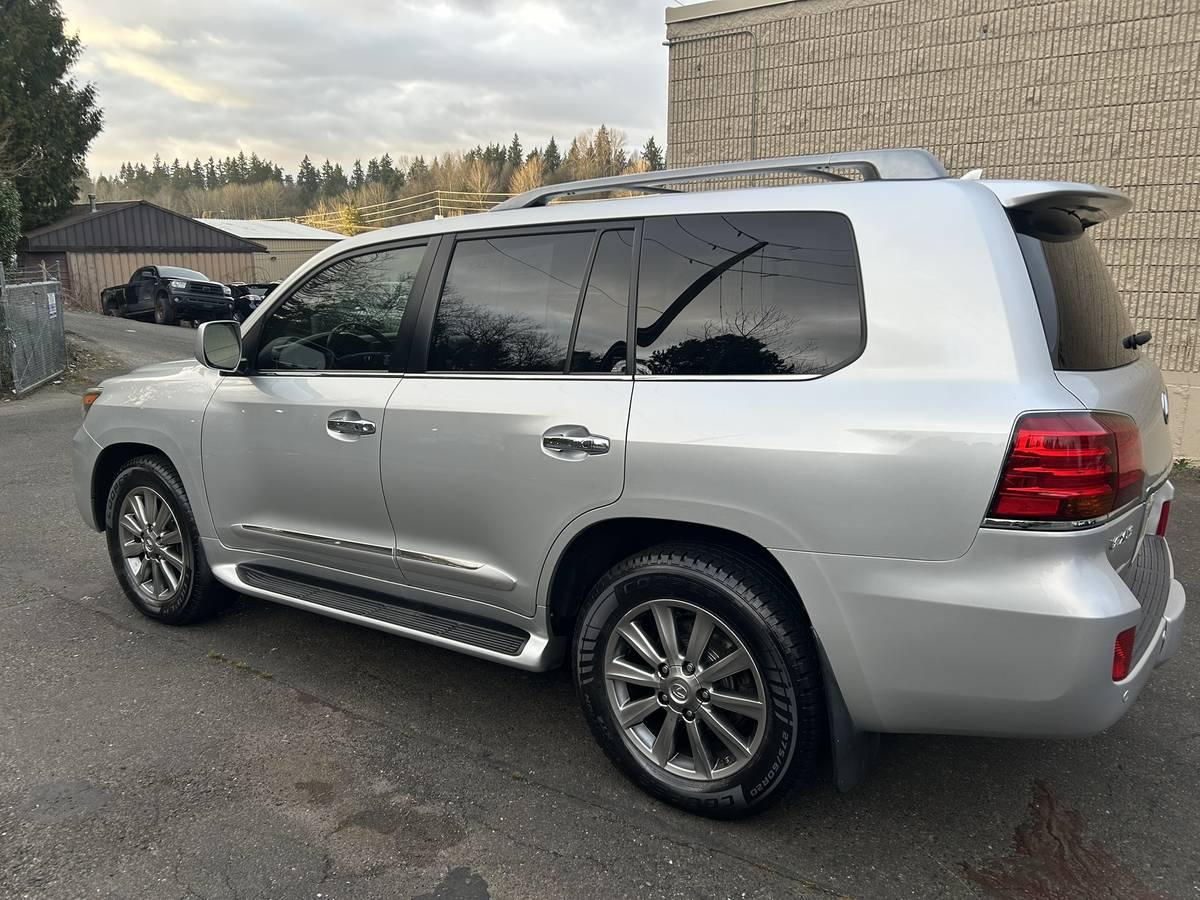 Lexus LX 570 Sport Utility 2010