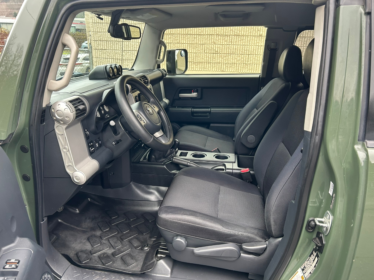 Toyota FJ Cruiser 4WD MT 2012
