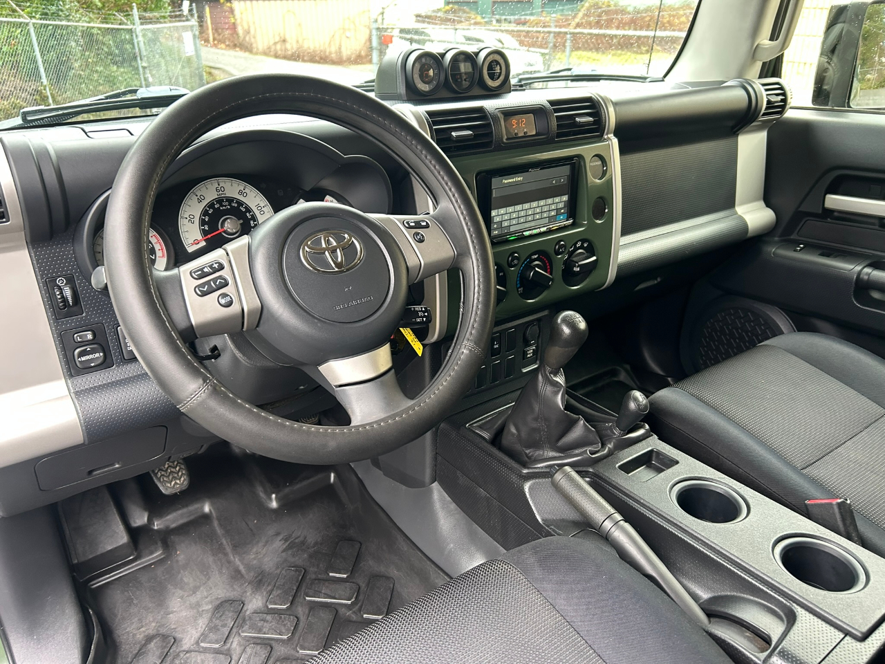 Toyota FJ Cruiser 4WD MT 2012