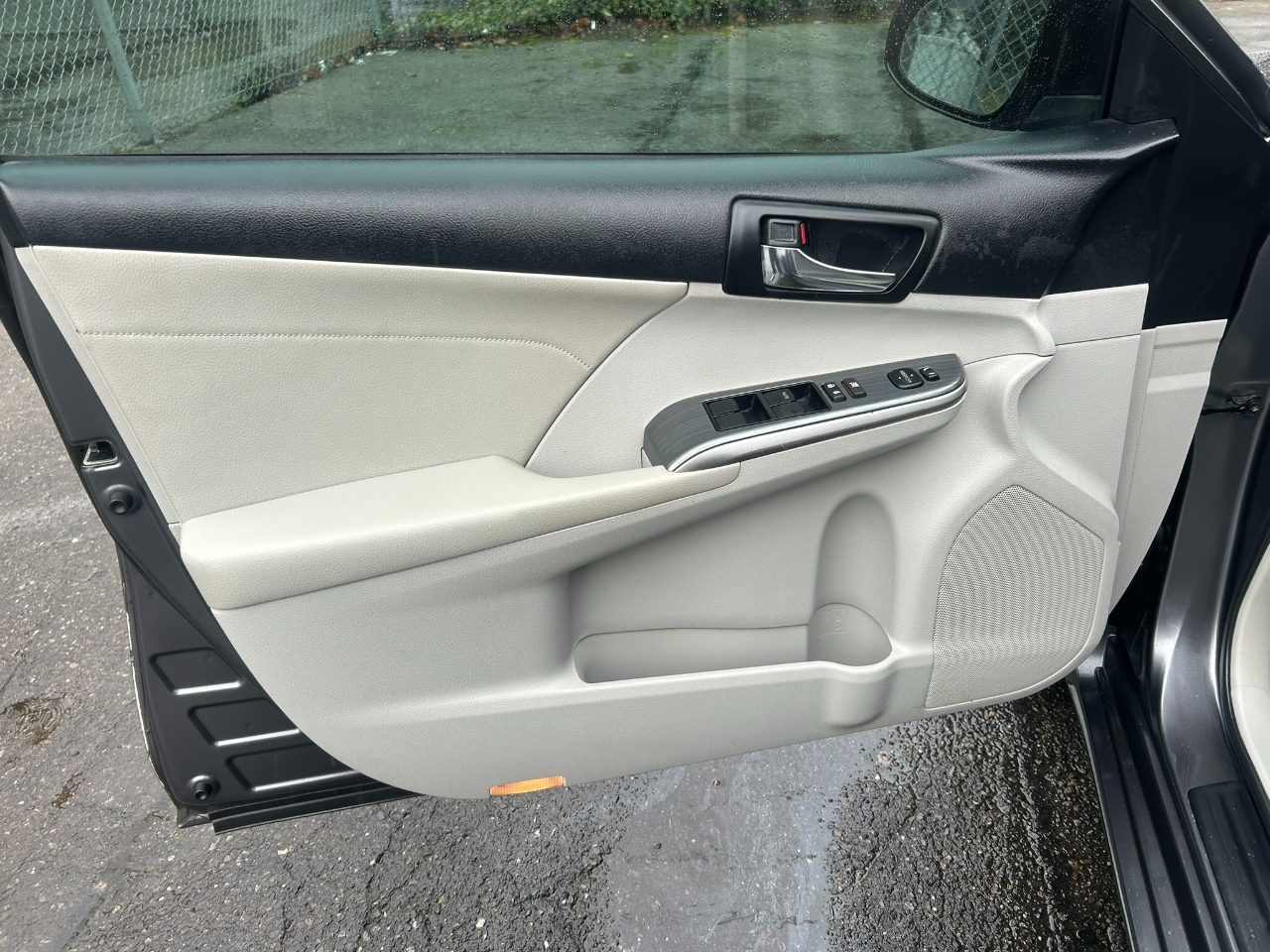 Toyota Camry Hybrid XLE 2014