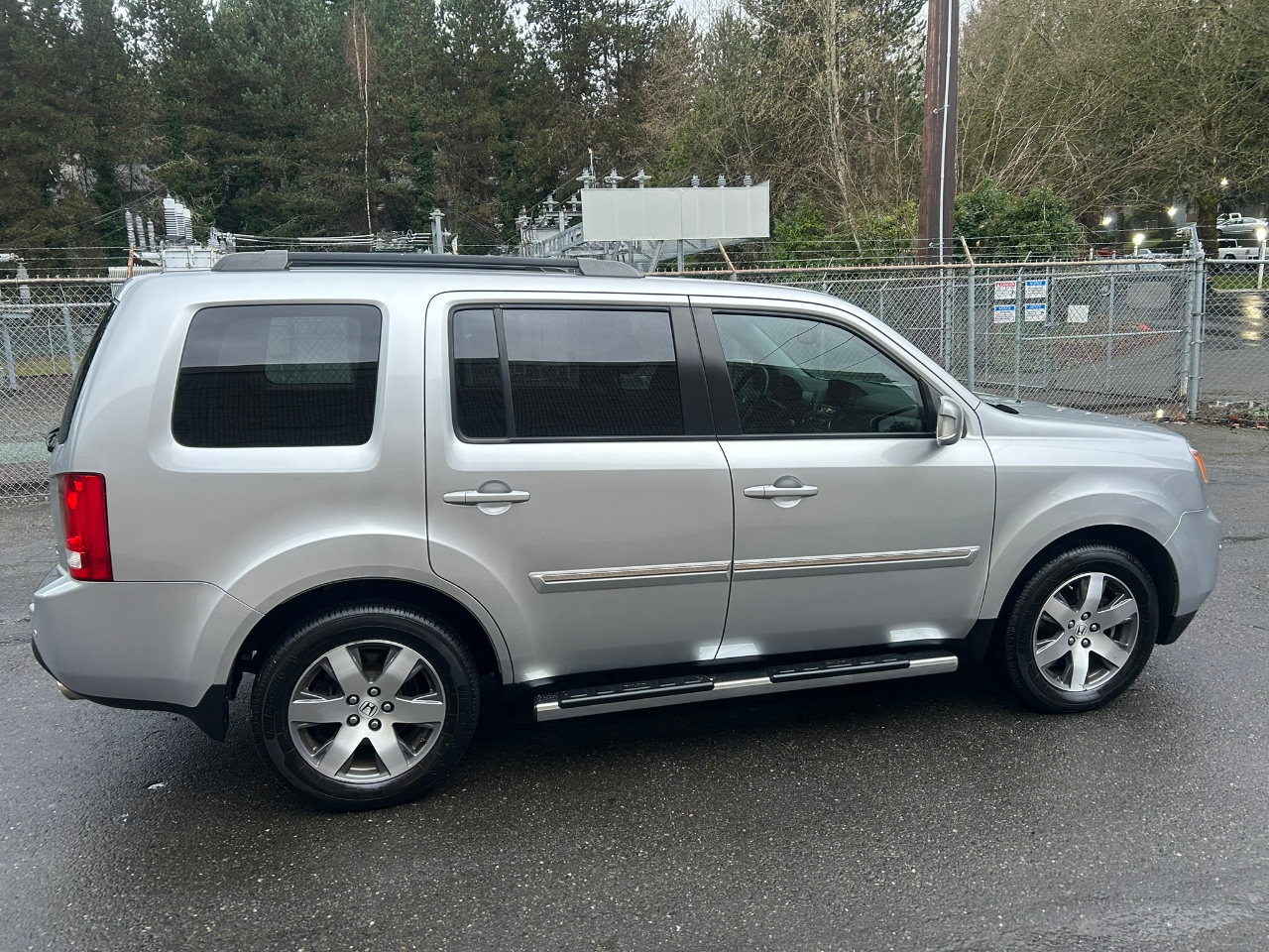 Honda Pilot Touring 4WD 5-Spd AT with DVD 2013