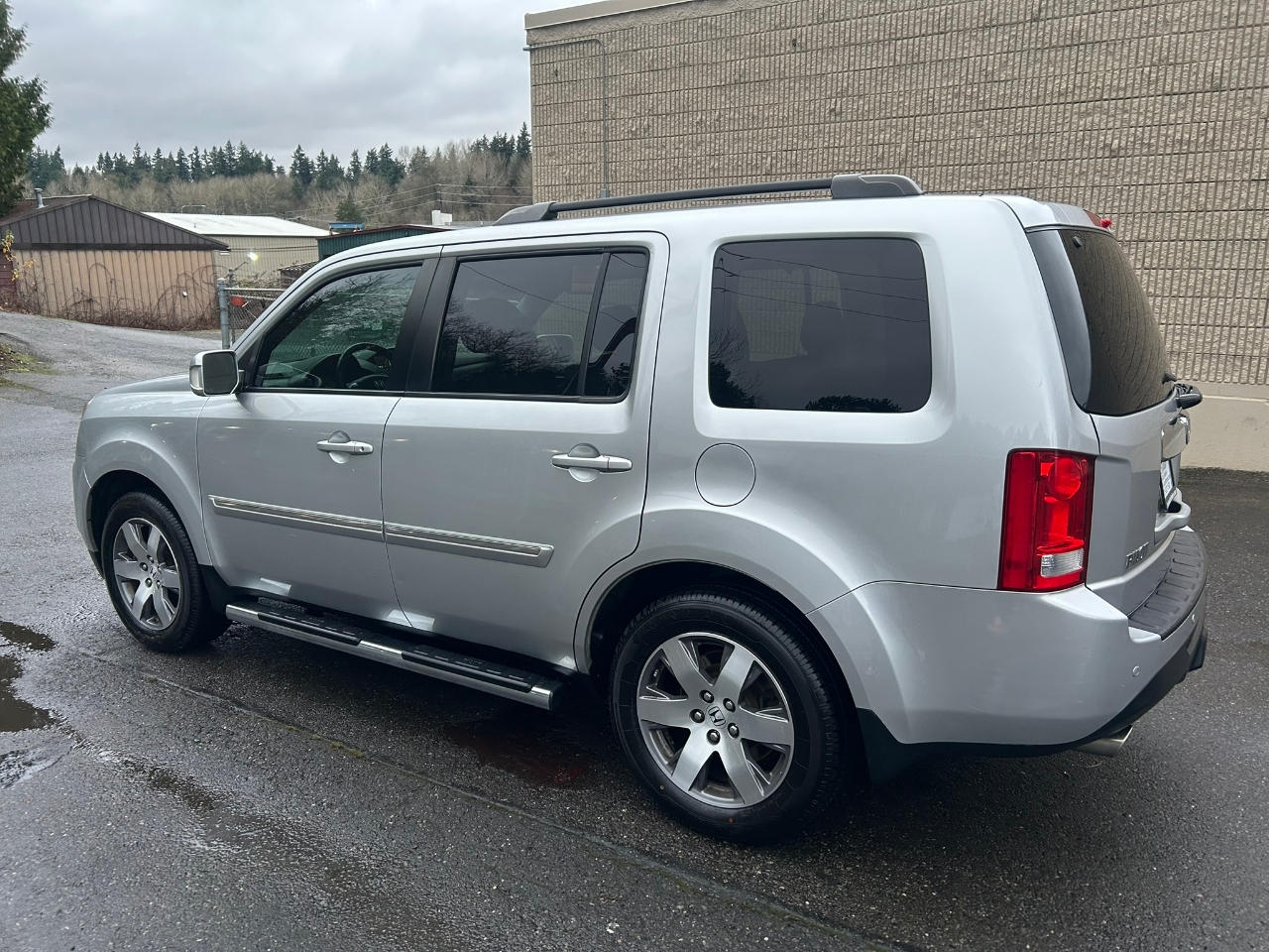 Honda Pilot Touring 4WD 5-Spd AT with DVD 2013