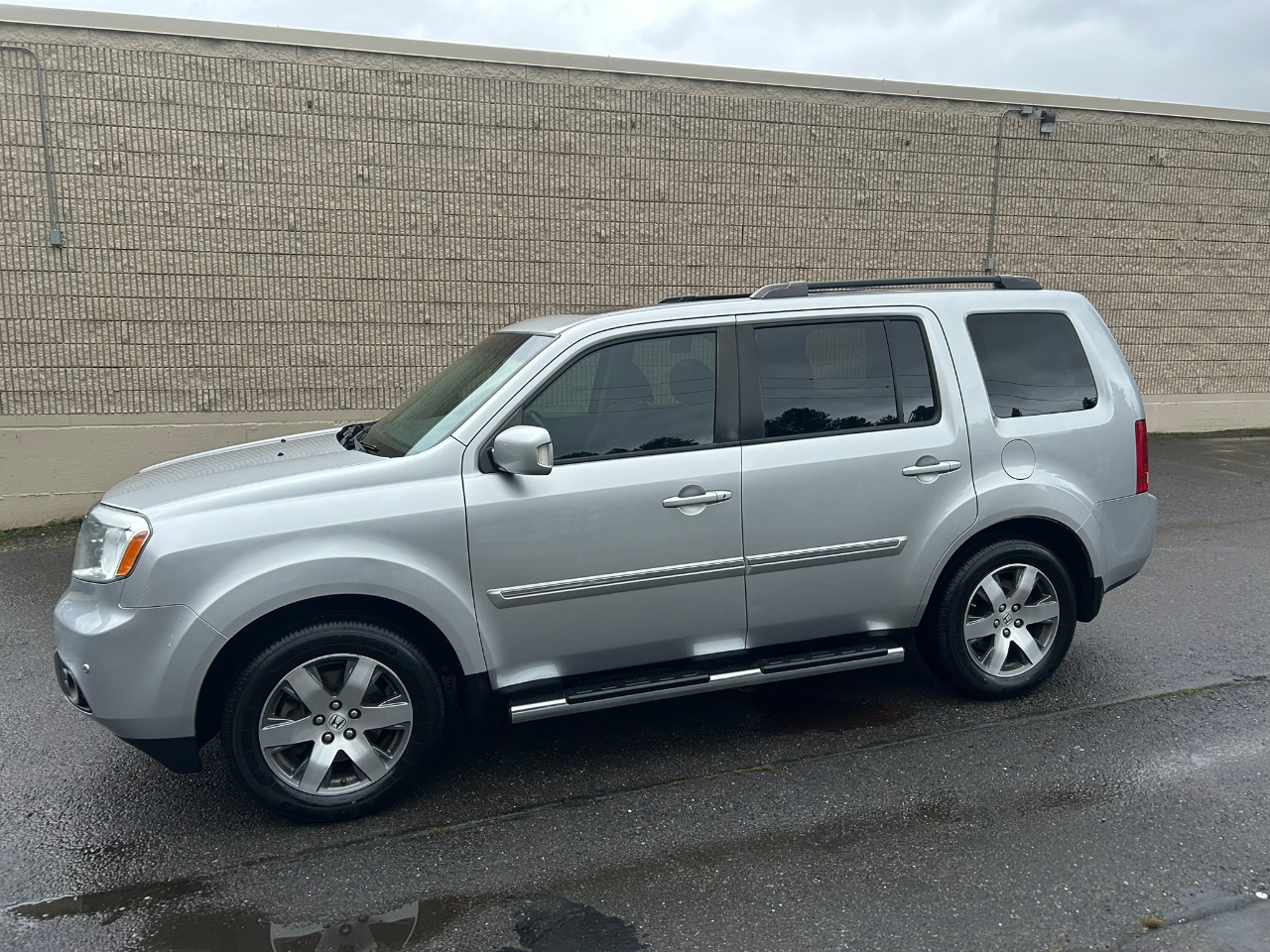 Honda Pilot Touring 4WD 5-Spd AT with DVD 2013
