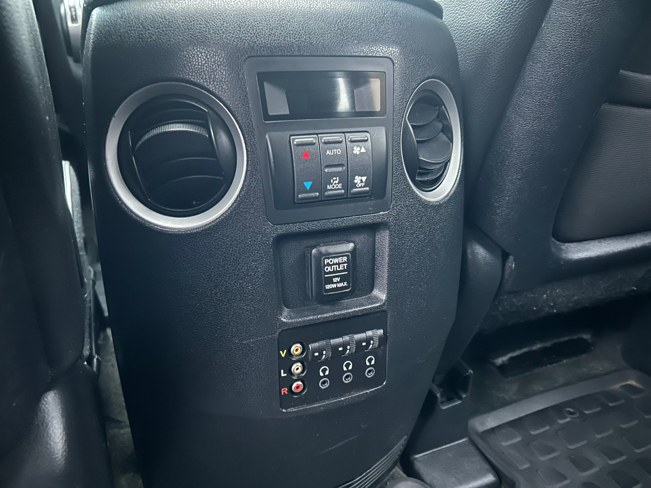 Honda Pilot Touring 4WD 5-Spd AT with DVD 2013